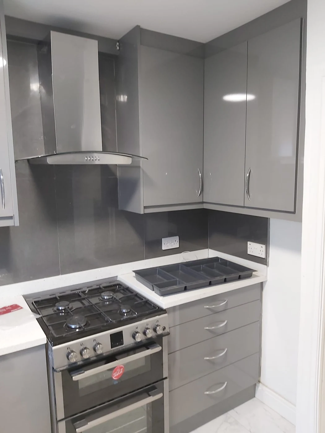 Grey corner kitchen · white quartz & range cooker