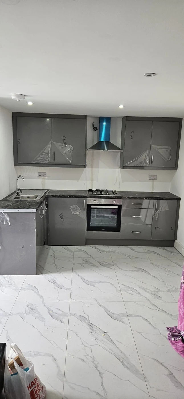 Dark grey gloss kitchen · fresh install