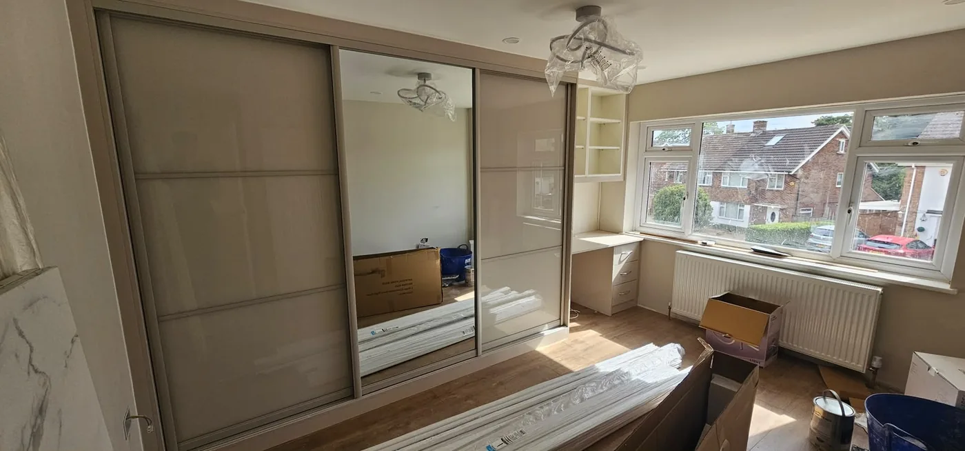 Mushroom & mirror 3-door sliding wardrobe