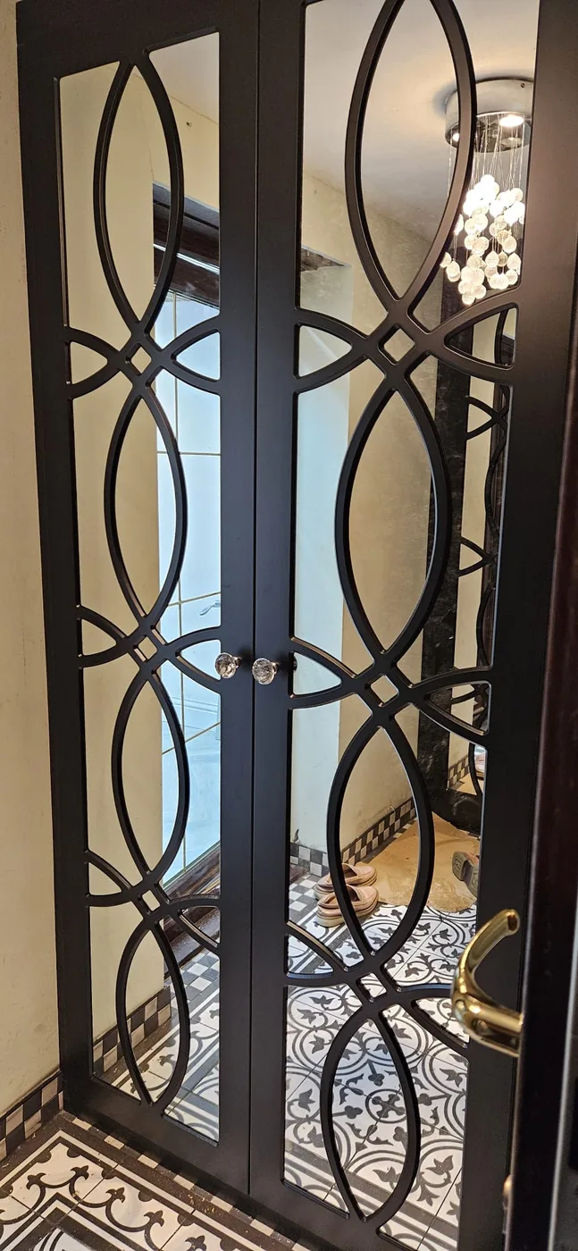 Ornate mirrored wardrobe door · lattice fretwork