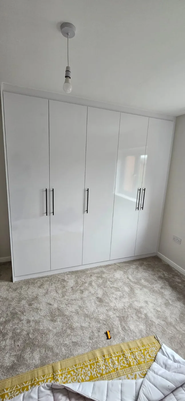 White gloss wardrobe · five-door run
