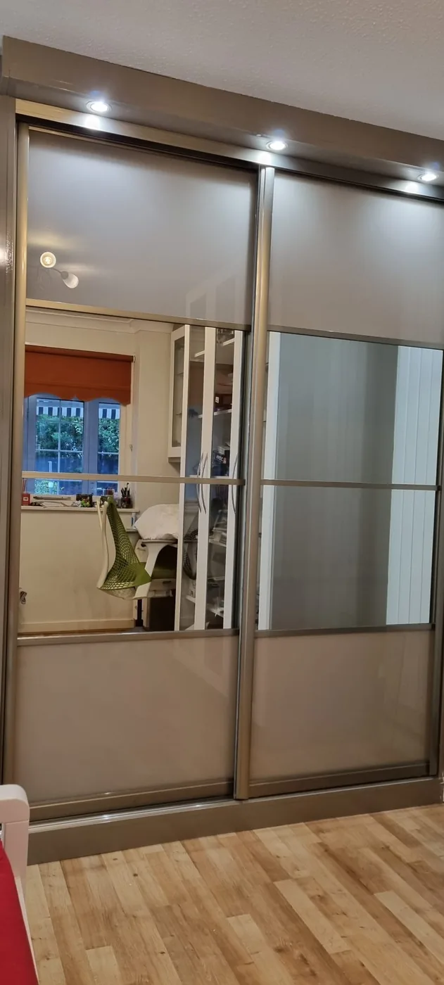 Grey-blue mirrored sliding wardrobe