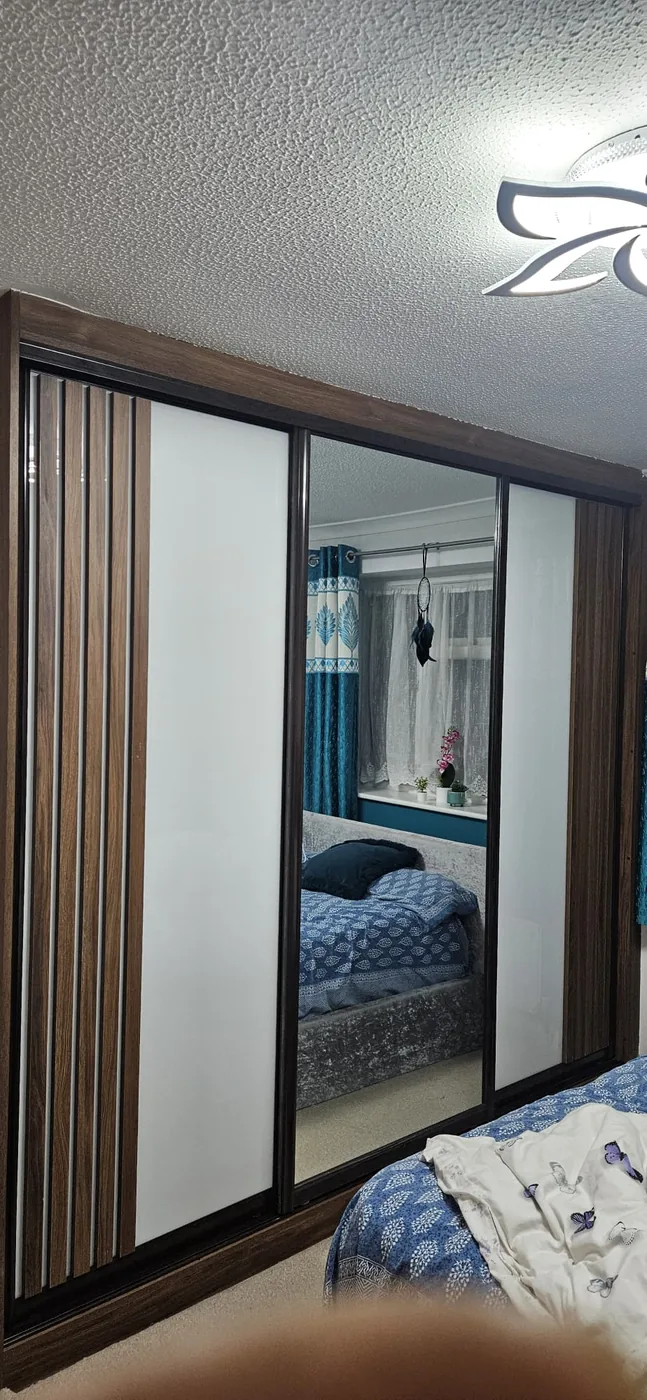Walnut & white striped sliding wardrobe · mirror centre panel